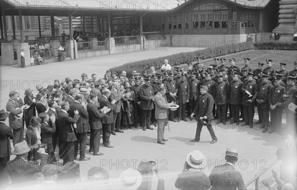 Presenting pen to Wallis, between c1915 and c1920. Creator: Bain News Service.