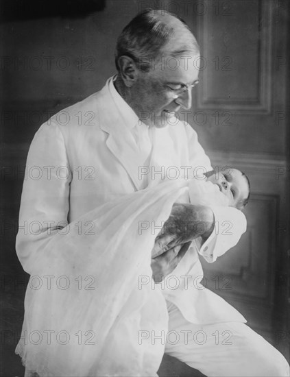 Pres't [i.e., President] Wilson and McAdoo Baby, 1915. Creator: Bain News Service.