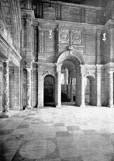 ...The Victoria and Albert Museum: the east side of the Vestibule..., 1909. Creator: Clarke & Hyde.