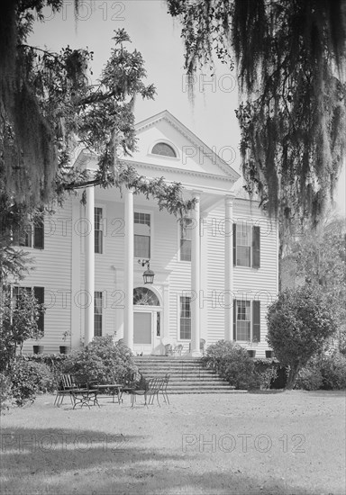 Radcliffe Cheston, Jr., Friendfield Plantation, residence in Georgetown, South Carolina, 1937. Creator: Gottscho-Schleisner, Inc.