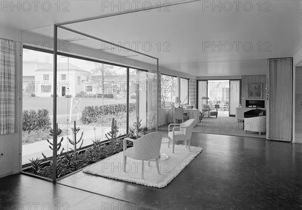 World's Fair, House of Glass no. 4, 1939. Creator: Gottscho-Schleisner, Inc.