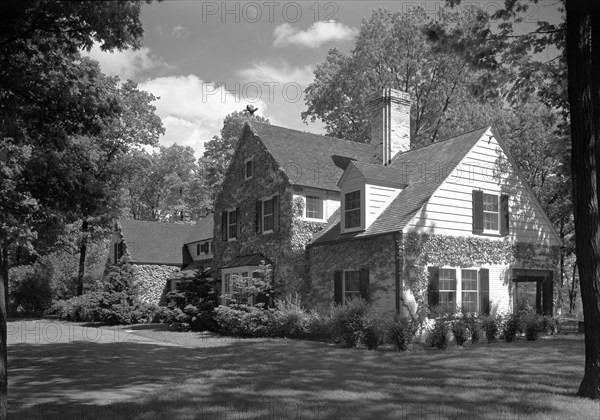 Guido R. Rahr, residence in Manitowoc, Wisconsin, 1945. Creator: Gottscho-Schleisner, Inc.