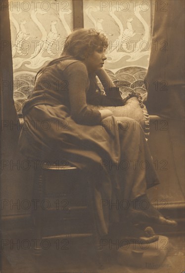 La Fille du Pecheur (The Fisherman's Daughter), about 1900. Creator: Frank Meadow Sutcliffe.