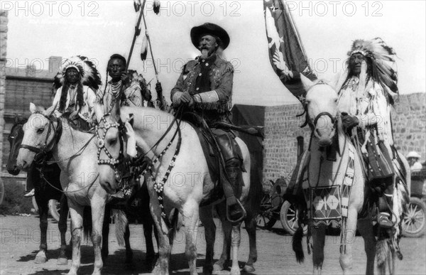 Buffalo Bill's Wild West Show
Buffalo Bill on horseback, surrounded by Sioux Indian chiefs, "travelling man", "Red Shirt" and "Standing bear"