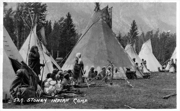 Postcard representing a  Stoney Indian camp (Indians from Canada)