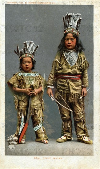 Postcard representing two Indian children