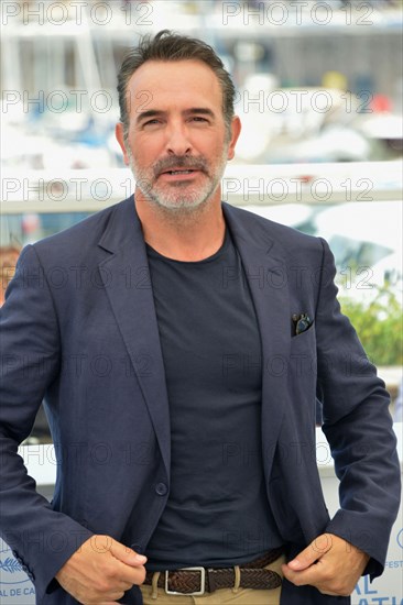 Photocall du film "OSS 117 : Alerte Rouge en Afrique Noire", Festival de Cannes 2021