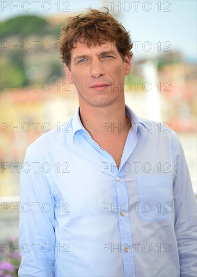 Photocall du film "Novembre", Festival de Cannes 2022