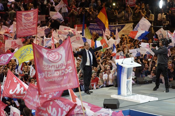 Meeting de François Hollande au Palais Omnisports de Paris Bercy