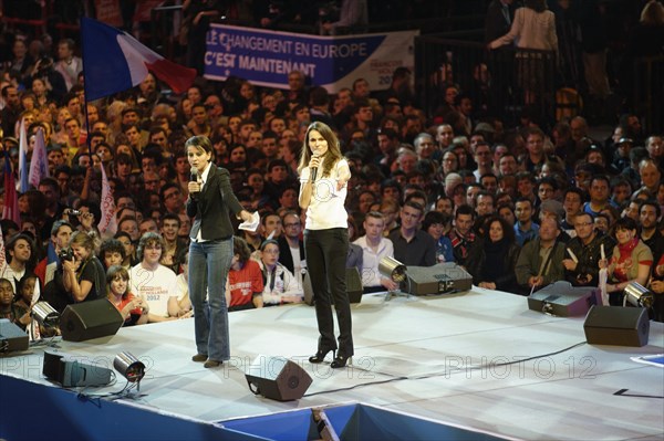 Meeting de François Hollande au Palais Omnisports de Paris Bercy