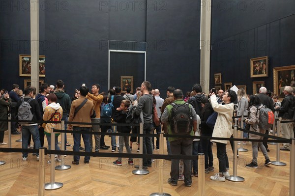 MONA  LISA WAS REINSTALLED IN HER GALLERY IN LOUVRE MUSEUM