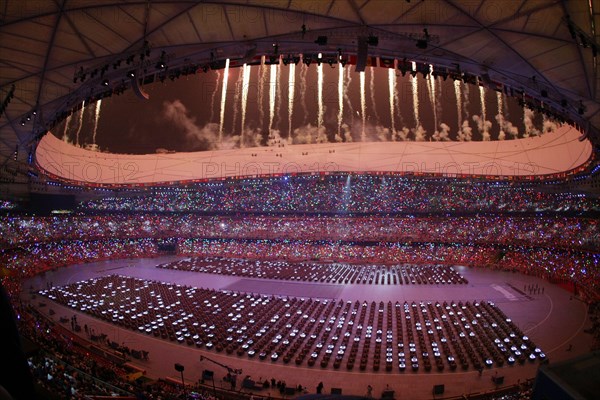 opening ceremony   Eršffnungsfeier im Olympiastadion Olympische Sommerspiele 2008 in Peking olympic summer games in Beijing 2008 Stadium of the opening ceremony of the winter olympic games 2022 Nationalstadium © diebilderwelt / Alamy Stock