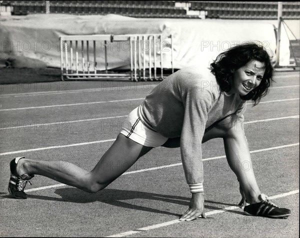 Sep. 09, 1971 - Athletes Practise for tonight's meeting at crystal palace: Athletes were practicing at Crystal Palace today at for tonight's Coca Cola sponsored International Athletes' Club meeting. Picture Shows: Colette Besson, the french 400 meters Olympic Champion, seen training for tonight's meeting, when she runs in the 800 meters.