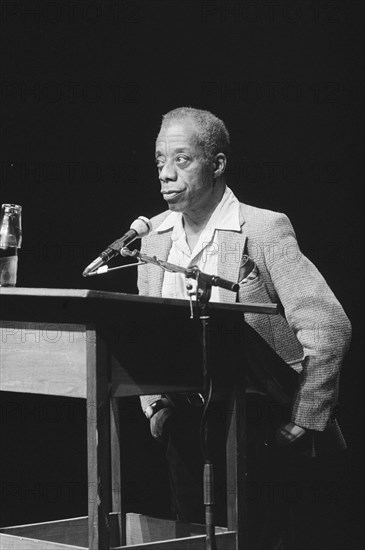 Lecture James Baldwin in the series Another Window on the World in the Bali in Amsterdam James Baldwin during his lecture Date: December 2, 1984 Location: Amsterdam, Noord-Holland Keywords: READINGES, SERIES Personal name: James Baldwin