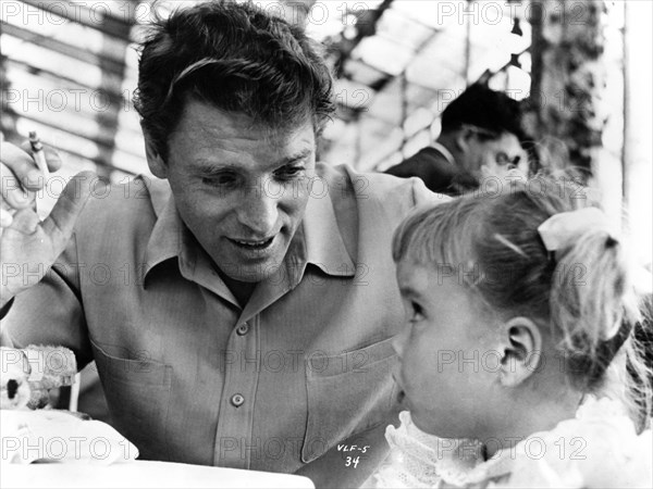 BURT LANCASTER candid with his daughter publicity for VERA CRUZ 1954 director ROBERT ALDRICH Hecht-Lancaster Productions / Flora Productions / United Artists