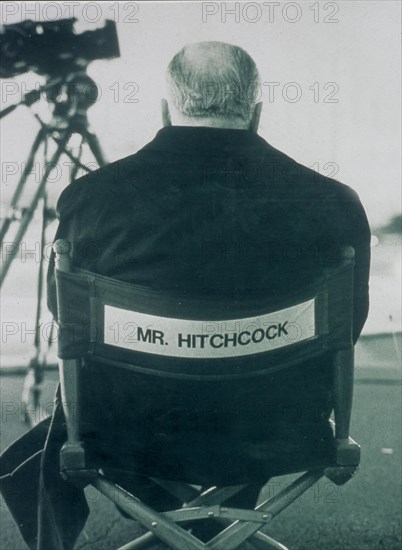 ALFRED HITCHCOCK (DIR) PORTRAIT O/S 'FAMILY PLOY' (1976) ALH 035