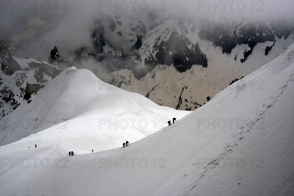 Mountaineers returning to Aiguille du Midi