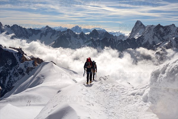 Mountaineers and climbers, Aiguille du Midi, Mont Blanc Massif, Chamonix, French Alps, Haute Savoie, France, Europe