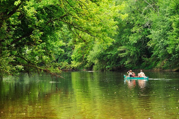 Vezere River near Les Eyzies-de-Tayac-Sireuil, Dordogne Department, Aquitaine, France