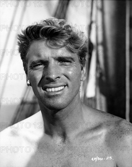 BURT LANCASTER portrait as Captain Vallo THE CRIMSON PIRATE 1952 director Robert Siodmak Warner Bros.