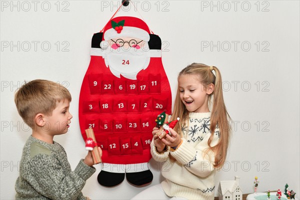 Felt santa claus advent calendar Children find gifts