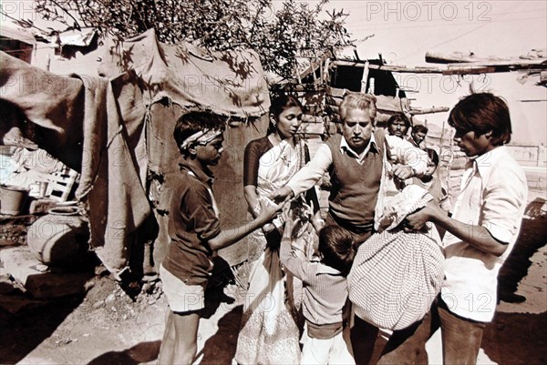 man distributing food, union carbide gas leak tragedy, Bhopal, madhya pradesh, India, Asia