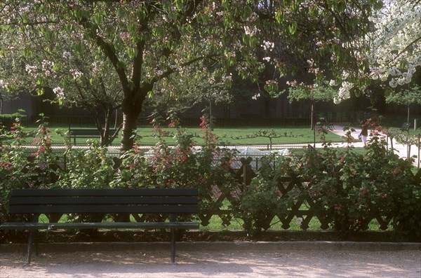 Catherine Labouré public garden in Paris