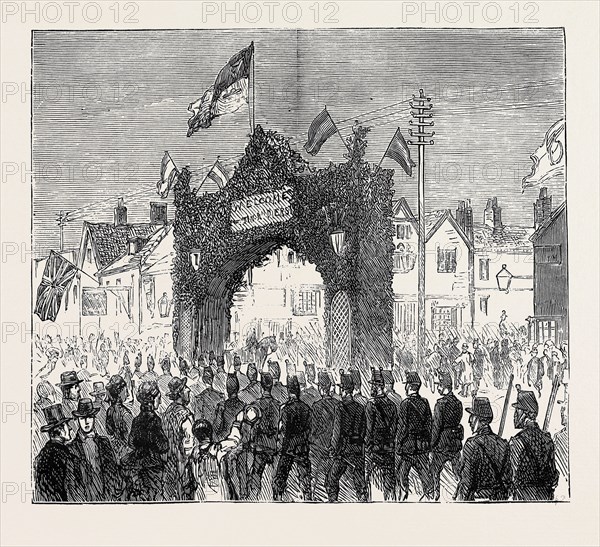 THE VOLUNTEER REVIEW AT DUNSTABLE ON EASTER MONDAY: THE TRIUMPHAL ARCH, HIGH STREET