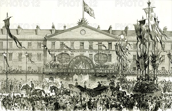 Whitechapel, London, U.K., 1887, the Royal procession passing the London hospital, may god bless your majesty, voluntary contributions, people, horses, flags, events, happy crowd