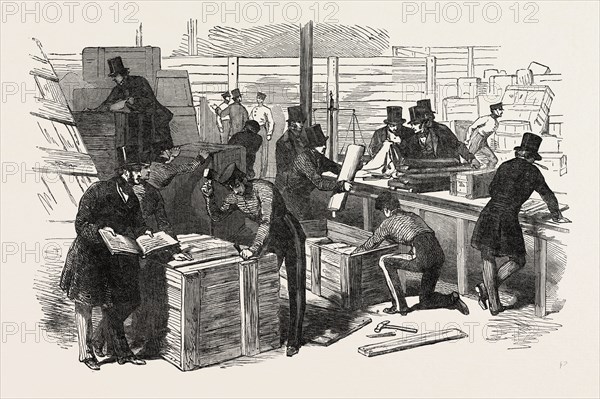 UNPACKING GOODS IN THE GREAT EXHIBITION BUILDING, THE CRYSTAL PALACE, HYDE PARK, LONDON, UK, 1851 engraving