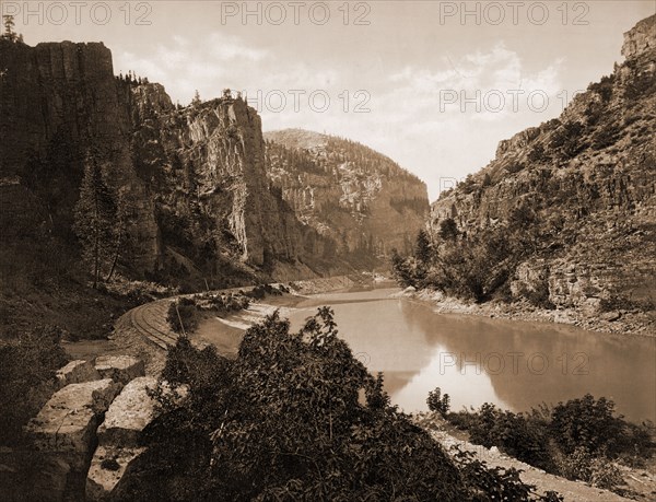 Echo Cliffs, Grand River Canyon, Colo, Jackson, William Henry, 1843-1942, Canyons, Rivers, Cliffs, United States, Colorado, Colorado River, United States, Colorado, Echo Cliffs, 1914