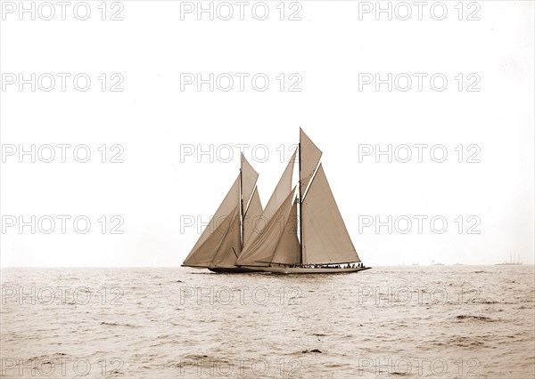 Shamrock I and Columbia, the start, Columbia (Sloop), Shamrock I (Yacht), America's Cup races, Regattas, Yachts, 1899