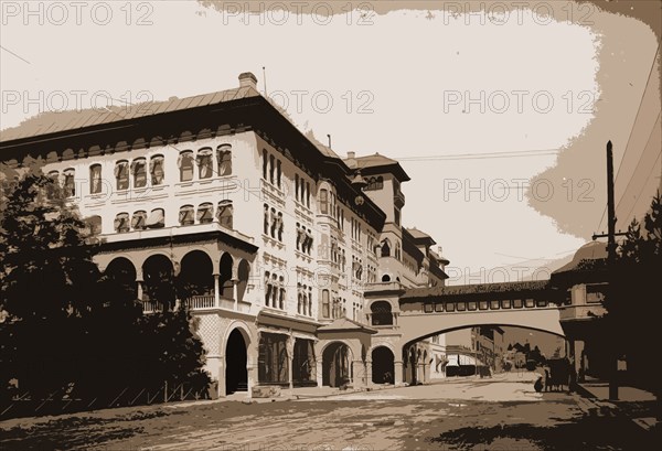 Hotel Green from Raymond Street i.e. Avenue, Pasadena, Hotels, Arches, Streets, United States, California, Pasadena, 1900