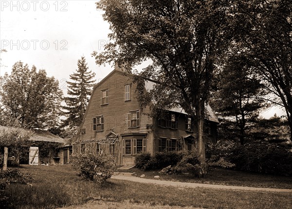 The Old manse, Concord, Massachusetts, Hawthorne, Nathaniel,, 1804-1864, Homes & haunts, Emerson, William,, 1769-1811, Homes & haunts, Emerson, Ralph Waldo,, 1803-1882, Homes & haunts, Dwellings, United States, Massachusetts, Concord, 1900