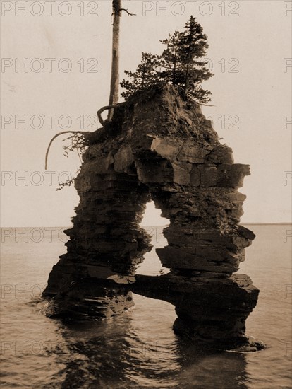 Temple Gate, Apostle Islands, Lake Superior, Lakes & ponds, Rock formations, United States, Wisconsin, Apostle Islands, United States, Superior, Lake, United States, Wisconsin, Sand Island, 1899