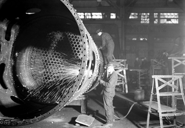 Eddystone, Pennsylvania - Railroad parts. Baldwin Locomotive Works. [Man at work.], 1936, Lewis Hine, 1874 - 1940, was an American photographer, who used his camera as a tool for social reform. US,USA