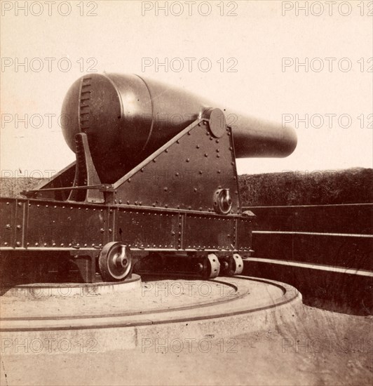 Fifteen-inch gun in Battery Rodgers on the Potomac, USA, US, Vintage photography