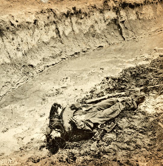 Dead Confederate soldier in the trenches of Fort Mahone, Petersburg, Virginia, US, USA, America, Vintage photography