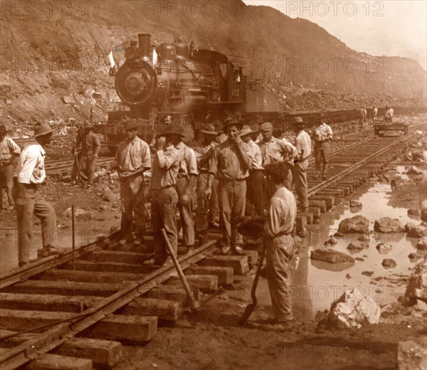 Spanish laborers at work in Culebra Cut and loaded train hauling dirt from canal, US, USA, America, Vintage photography