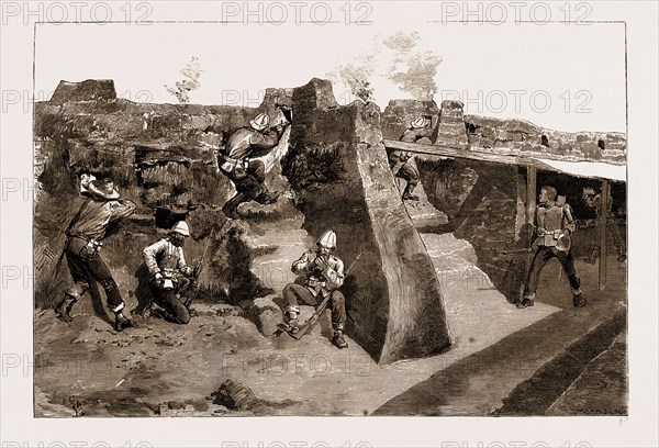 THE REVOLT IN THE TRANSVAAL, SOUTH AFRICA, 1881: THE DEFENCE OF STANDERTON: INTERIOR OF A REDOUBT DURING A HEAVY ATTACK