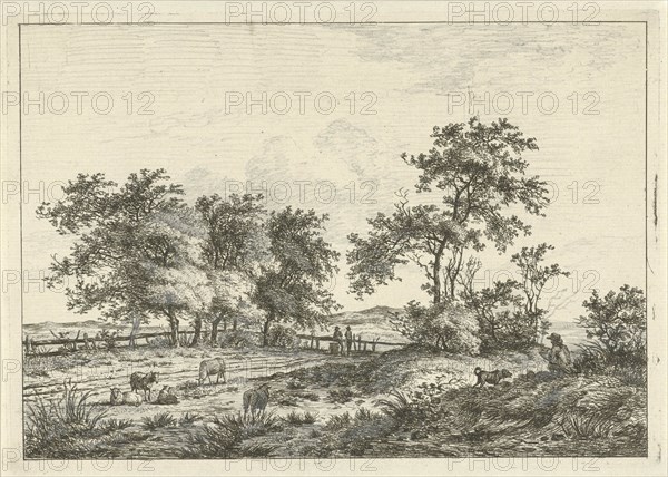 In a pasture with sheep are two people in the background at a gate, in the foreground a dog with a man with a sketchbook on his knees, print maker: Hermanus Fock, Dating 1781 - 1822