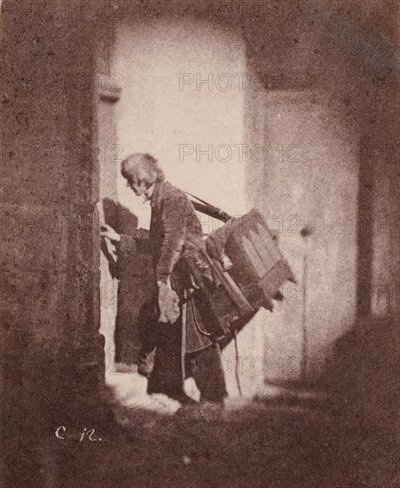 [Organ Grinder at 21, quai Bourbon, Ile Saint-Louis, Paris]