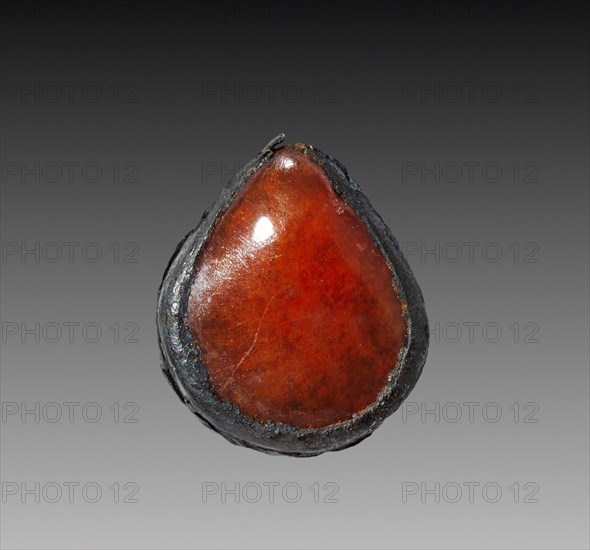 Oyster-Shell Pendant, 1980-1801 BC. Egypt, Middle Kingdom, Dynasty 12. Carnelian and silver; overall: 1.5 cm (9/16 in.).