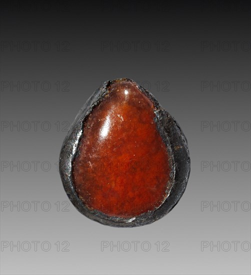 Oyster-Shell Pendant, 1980-1801 BC. Egypt, Middle Kingdom, Dynasty 12. Carnelian and silver; overall: 1.5 cm (9/16 in.).