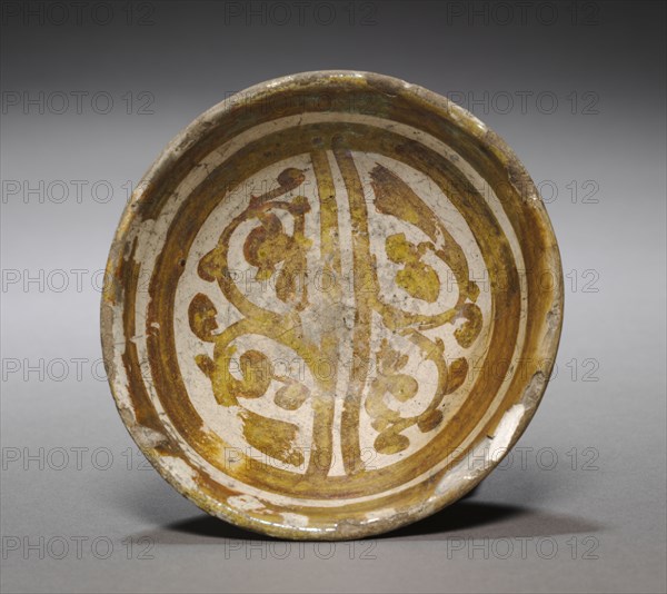 Bowl, 11th Century. Egypt (Fustat), Fatimid Period. Earthenware with luster-painted design; diameter: 12 cm (4 3/4 in.); overall: 4.6 cm (1 13/16 in.).