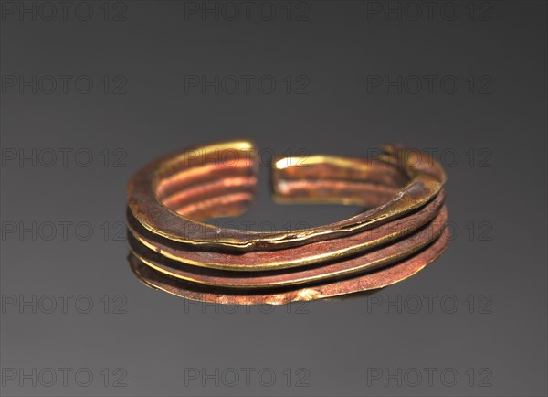 Penannular Ribbed Earring, 1540-1440 BC. Egypt, New Kingdom, first half of Dynasty 18 (1540-1296 BC). Gold; diameter: 2.4 cm (15/16 in.); overall: 0.6 cm (1/4 in.).