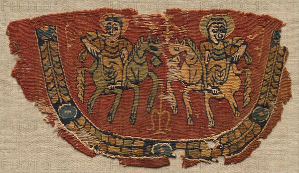 Fragment of an Ornamental Border of a Tunic, 800s. Egypt, late Abbasid or Tulunic period, 9th century. Tapestry weave; wool and linen; overall: 21.3 x 12.4 cm (8 3/8 x 4 7/8 in.).