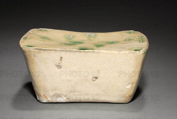 Pillow:  Wazhaping ware, 906-960. China, Hunan province, Changsha, Five dynasties (907-960). Glazed stoneware; overall: 8.6 x 12.4 x 18.4 cm (3 3/8 x 4 7/8 x 7 1/4 in.).