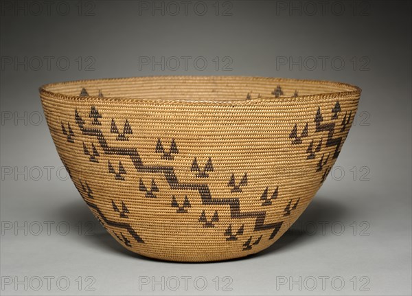 Cooking Bowl, 1890. California, Mono, LAke Paiute, late 19th- early 20th century. Willow, bracken fern; coiled (3 rods); diameter: 16 x 29.8 cm (6 5/16 x 11 3/4 in.).