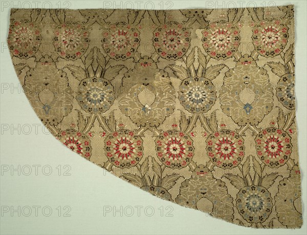 Lampas with double ogival floral pattern on checkered ground, 1550-1575. Turkey, Istanbul. Lampas: silk and gilt-metal thread; average: 49 x 62.3 cm (19 5/16 x 24 1/2 in.)